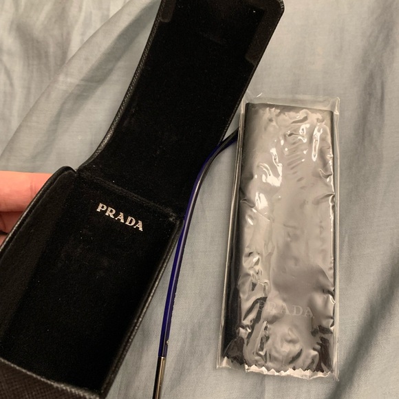 Like new authentic Prada sunglasses unisex - Picture 4 of 11